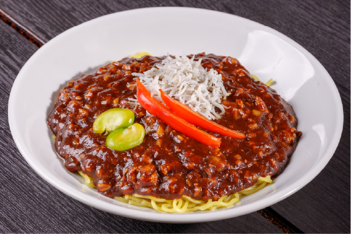 ジャージャー麺