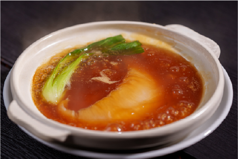 気仙沼産ふかひれを白湯で丁寧に火入れ秘伝のタレを纏わせたふかひれの姿煮